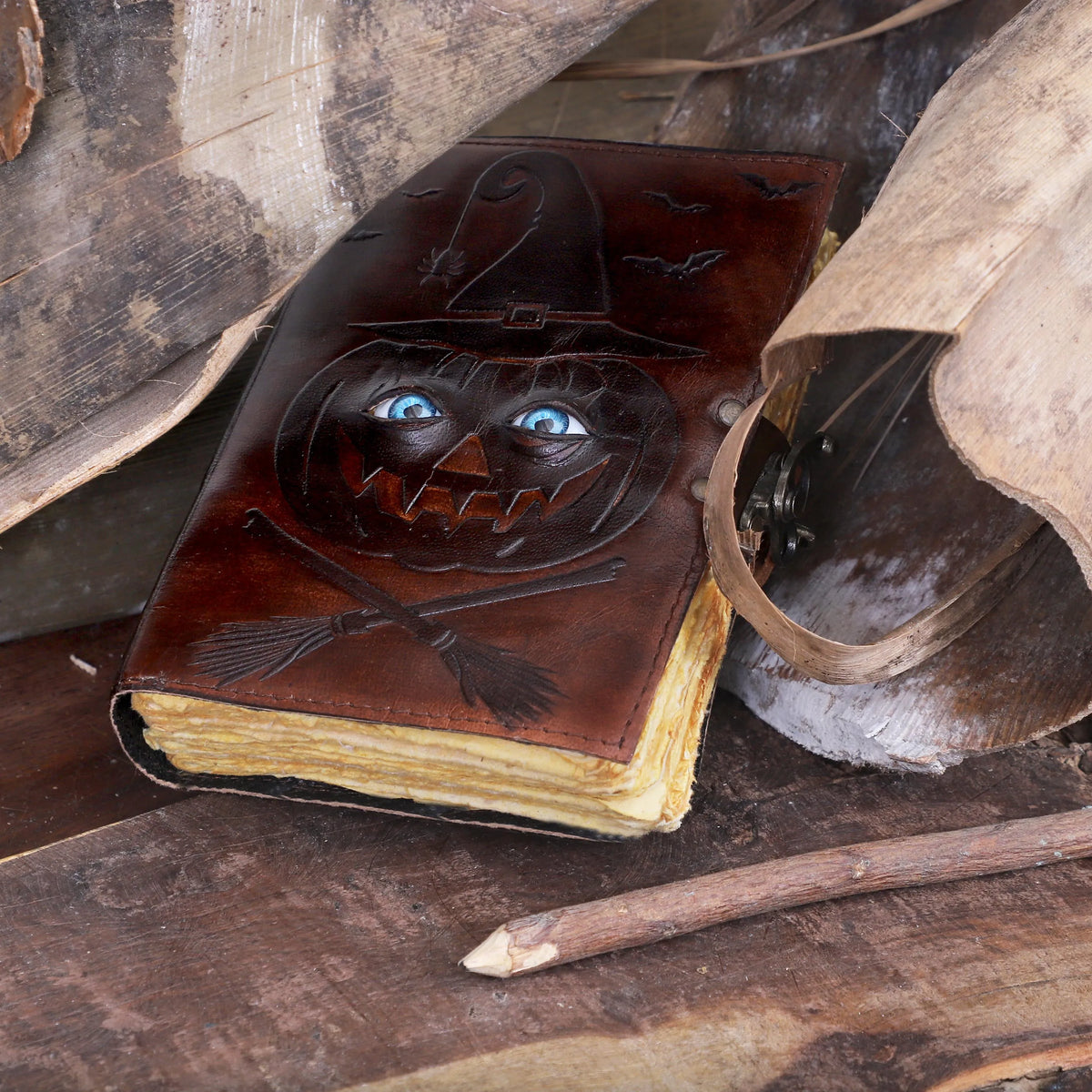 Buch der Zaubersprüche Lederjournal Büttenrandpapier Grimoire Gedrucktes Journal