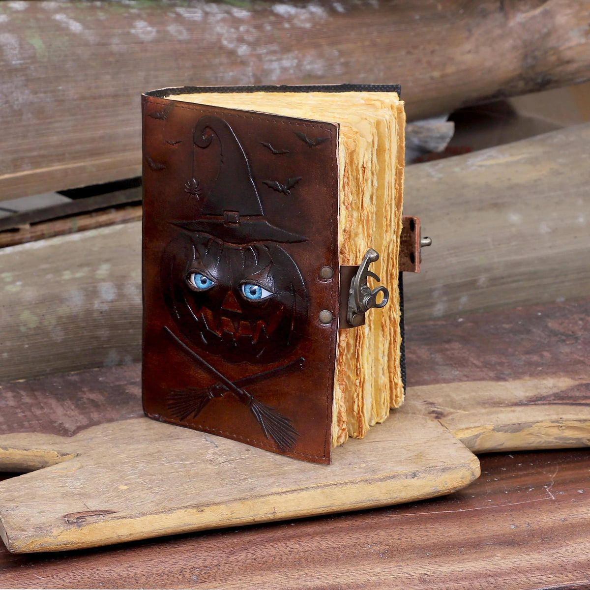 Buch der Zaubersprüche Lederjournal Büttenrandpapier Grimoire Gedrucktes Journal