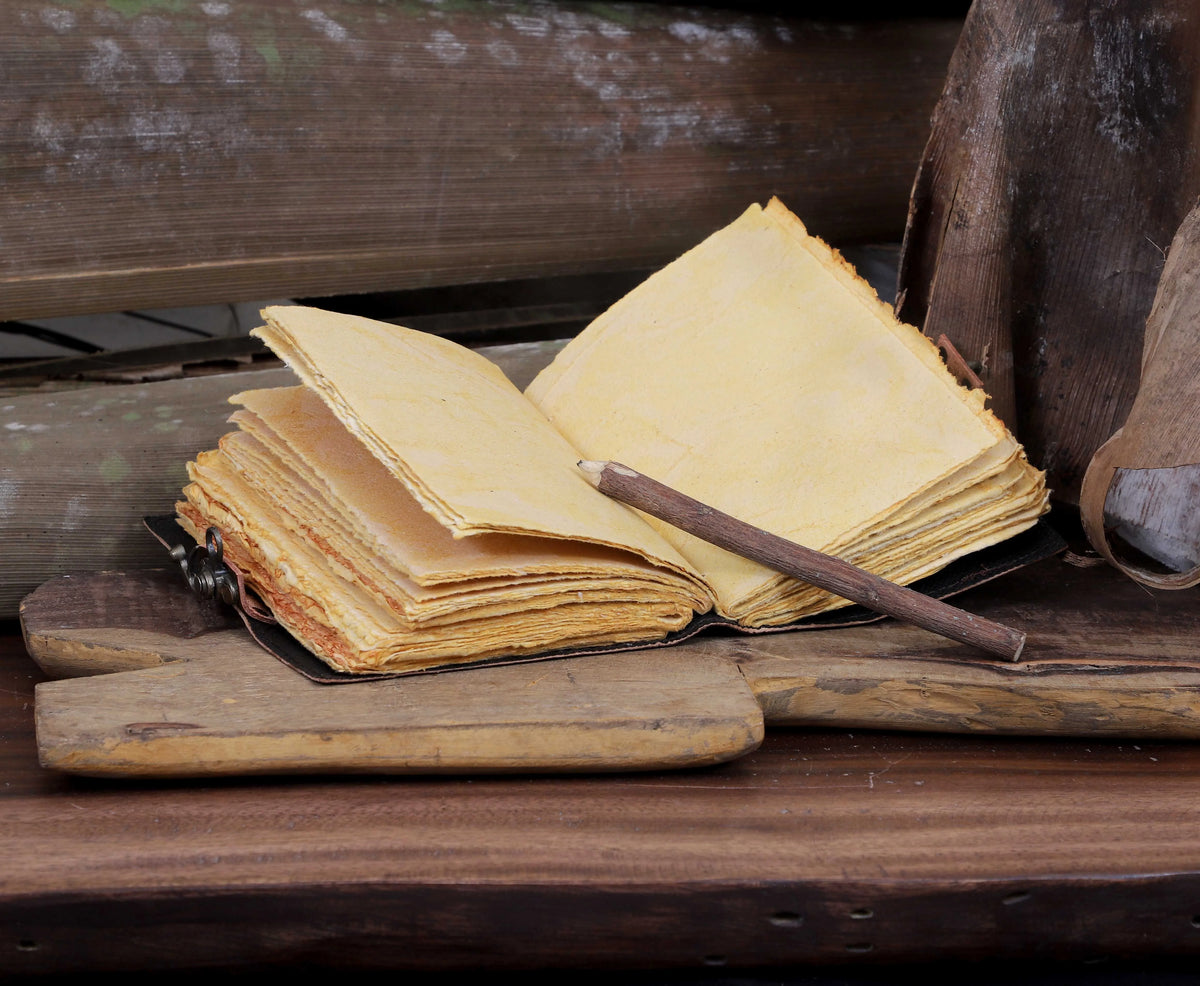 Buch der Zaubersprüche Lederjournal Büttenrandpapier Grimoire Gedrucktes Journal