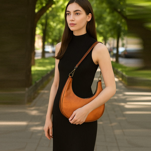 HALF MOON LEATHER PURSE - GINGER